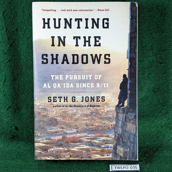 Hunting in the Shadows: The Pursuit of al Qa'ida since 9/11 - Seth G Jones - paperback