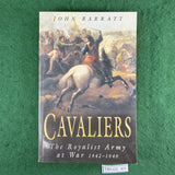 Cavaliers: The Royalist Army at War 1642-1646 - John Barratt - Softcover