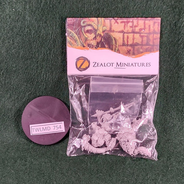 Female Minotaur with Axe - ZM3251 - Zealot Miniatures - Excellent