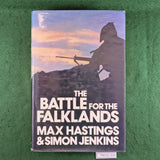 The Battle for the Falklands - Max Hastings & Simon Jenkins - Hardcover