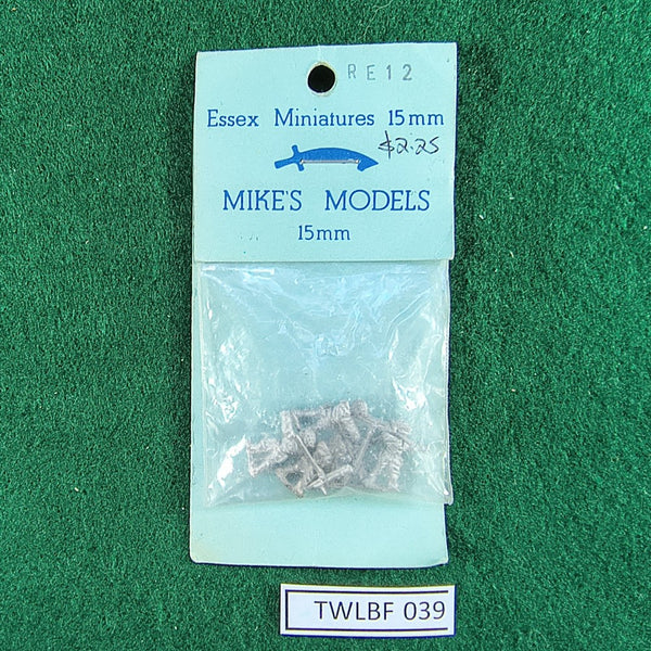 Gunner with Ultra Light Gun - RE12 - Essex Miniatures - 15mm