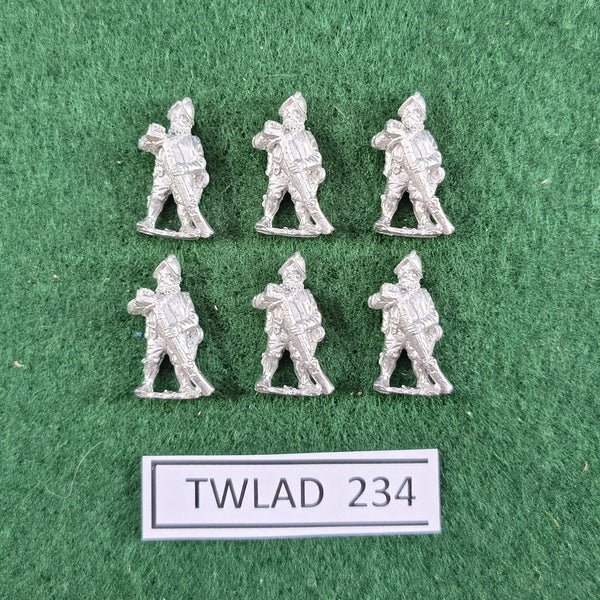 Spanish and English 1559-1605: Musketeer in Morion, Loading - MER103 - Essex Miniatures - 15mm