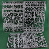 Civilians & Survivors (1) Men - Wargames Atlantic - 24 figures