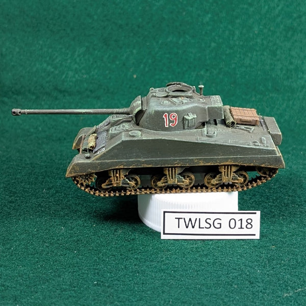 Sherman Firefly tank - Painted Plastic  - 1/76 - Revell