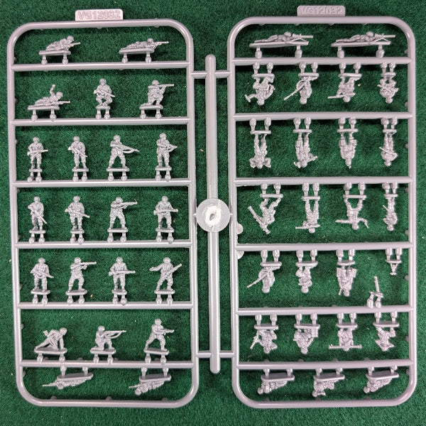 US Airborne Infantry - 12mm or 1/144 - one sprue 47 figures - Victrix