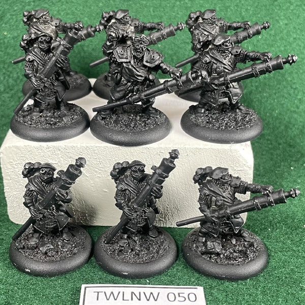 Protectorate Deliverers - Menoth - Warmachine - PIP32100 - 9 figures - Undercoated