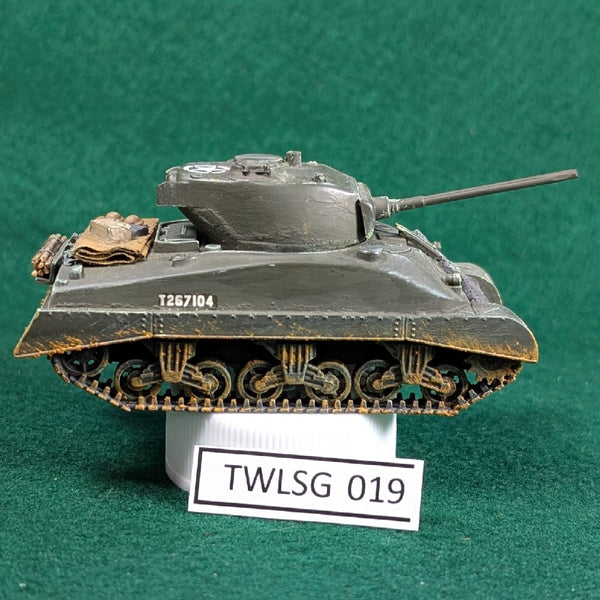 Sherman M4A1 tank - Painted Plastic  - 1/72 - Revell
