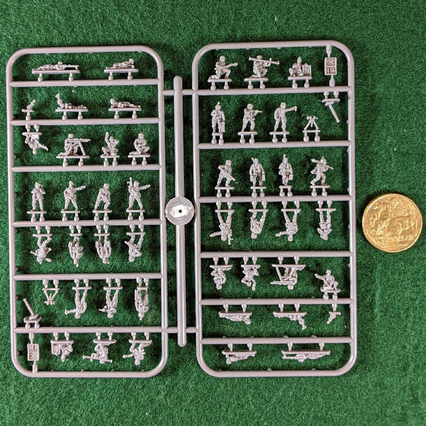 Late War German Infantry Heavy Weapons 1943-45 - 12mm or 1/144 - one sprue 42 figures Victrix