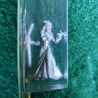 Reaper 03563 Tinley, Female Wizard - metal miniature